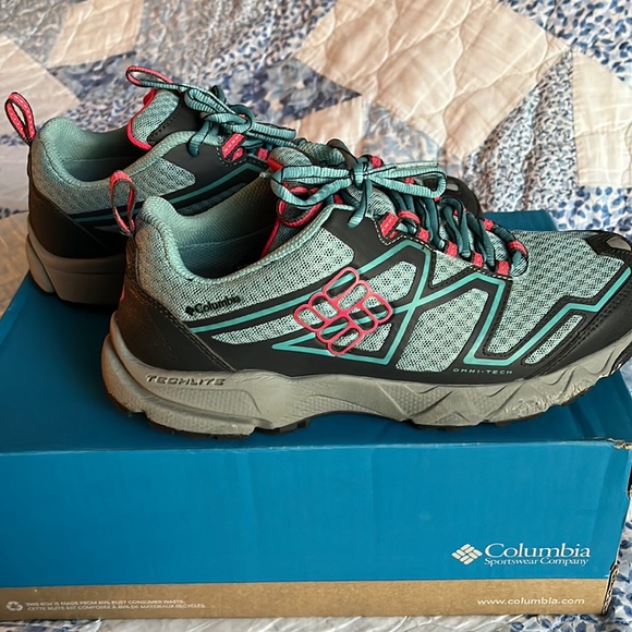 Columbia Womens Vigorous Omni Tech Sneakers - Picture 2 of 5